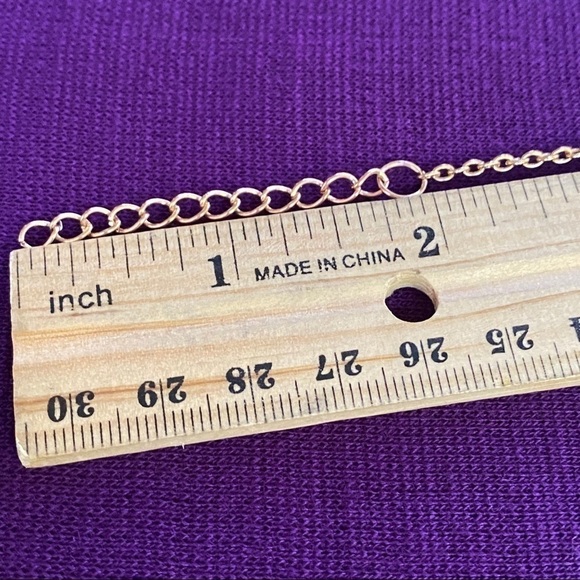 WILA gold triangle necklace - Picture 6 of 8